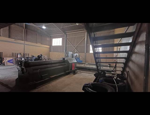 INDUSTRIAL FOR SALE IN SEBENZA